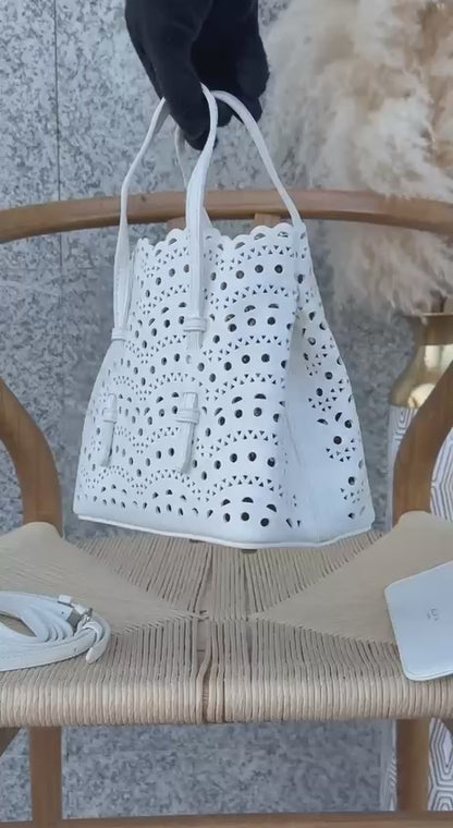 Available again✨✨✨

ALAIA
17cm
300 dhs🪙🌨️

20cm
310 dhs🪙🌨️

Top quality 
With box🎁

Zain167
♥️♥️♥️