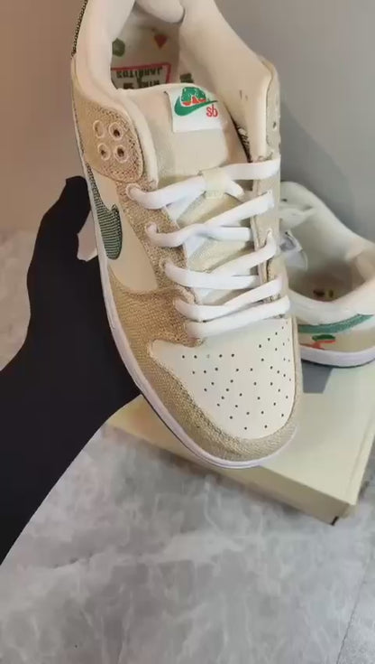 Nike x Jarritos SB Dunk🥤🧡
Size 36-45 AVAILABLE 🤩
220 dhs🪙💕

Zain242
♥️♥️♥️