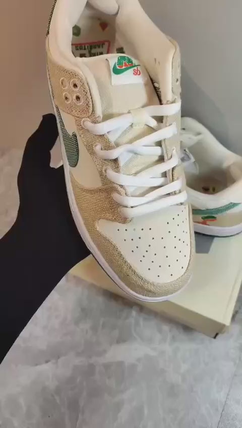 Nike x Jarritos SB Dunk🥤🧡
Size 36-45 AVAILABLE 🤩
220 dhs🪙💕

Zain242
♥️♥️♥️