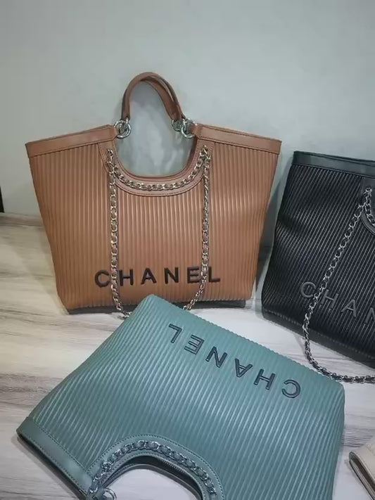 Chanel
110 dhs🪙💚
high quality

Zain26
♥️♥️♥️