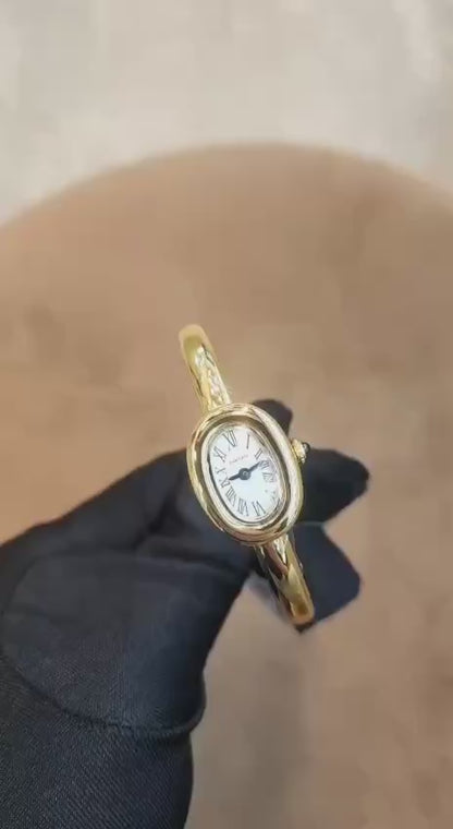 Cartier watch for ladies 
good quality 
350 dhs🪙💕
 (size 17mm)

Zain59
♥️♥️♥️