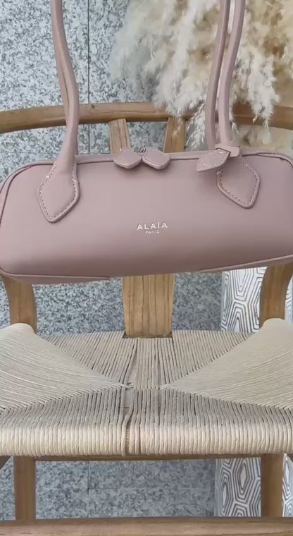 ALAIA

27cm
340 dhs🪙🌨️

Top quality

Zain167
♥️♥️♥️