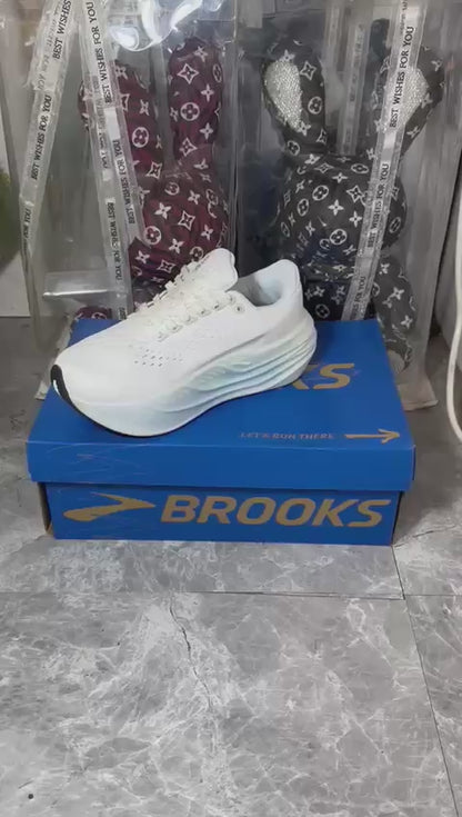 BROOKS Glycerin Max sneakers ‘White Sky Blue’
36-45 AVAILABLE 
Discount Now 🤩
220 dhs🪙

Zain242
♥️♥️♥️