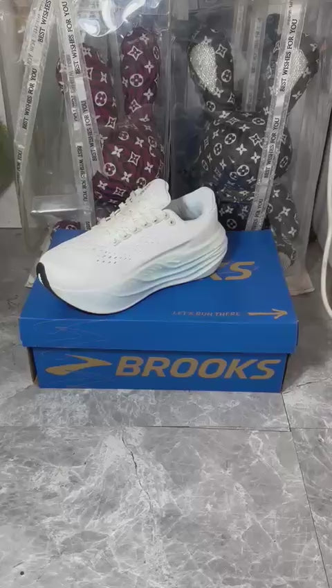 BROOKS Glycerin Max sneakers ‘White Sky Blue’
36-45 AVAILABLE 
Discount Now 🤩
220 dhs🪙

Zain242
♥️♥️♥️