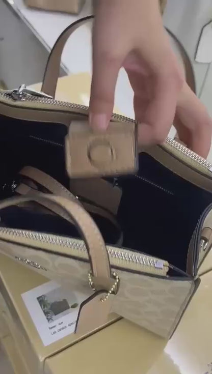 Coach 
115 dhs🪙🖤

With box 
🎁🎁🎁

Zain118
♥️♥️♥️