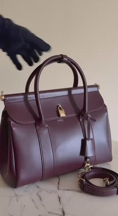 Available Again✨✨✨
LORO PIANA
32cm
400 dhs🪙💕
Top quality

Zain167
♥️♥️♥️