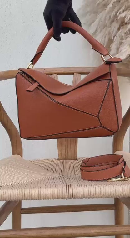 LOEWE
29cm
390 dhs🪙🌨️
Top quality 
With box🎁

Zain167
♥️♥️♥️