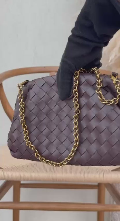 New collection✨✨✨
BOTTEGA VENETA
26cm
350 dhs🇦🇪
Top quality 
With box🎁

Zain167
♥️♥️♥️
