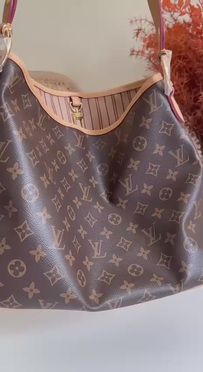 LV
31cm
380 dhs🪙💚
Top quality 
With box🎁

Zain167
♥️♥️♥️