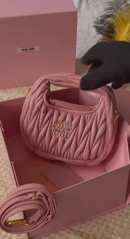 Available Again✨✨✨
MIU MIU

18cm
280 dhs🪙🌺

22cm
300 dhs🪙🌺

Top quality 
With box🎁

Zain167
♥️♥️♥️