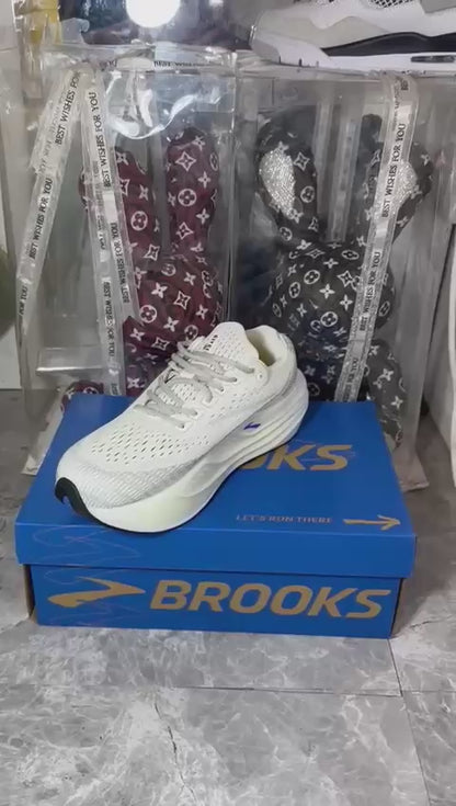 BROOKS Glycerin Max sneakers ‘White grey’
36-45 AVAILABLE 
Discount Now🤩
220 dhs🪙

Zain242
♥️♥️♥️