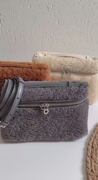 Available Again✨✨✨
LORO PIANA

20cm
330 dhs🪙🌨️

Top quality 

With box🎁

Zain167
♥️♥️♥️