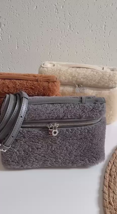 Available Again✨✨✨
LORO PIANA

20cm
330 dhs🪙🌨️

Top quality 

With box🎁

Zain167
♥️♥️♥️