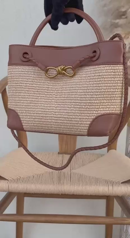 Available Again✨✨✨
BOTTEGA VENETA
25cm
340 dhs🪙💕
Top quality 
With box🎁

Zain167
♥️♥️♥️