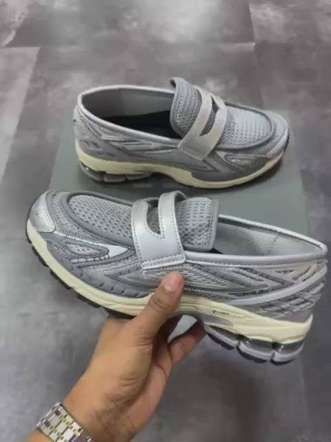 New Balance 1906L Metallic Silver，Size 36-45 ，
220 dhs🪙🌨️

Zain18
♥️♥️♥️