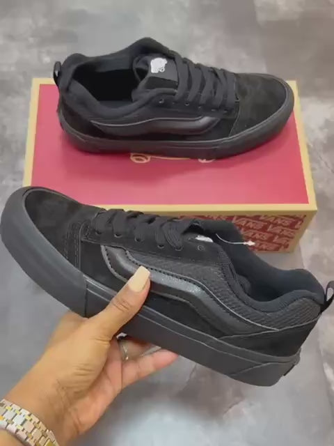 Vans Knu Skool Triple Black ,
Size 36-45 ,
190 dhs🪙💕

Zain18
♥️♥️♥️
