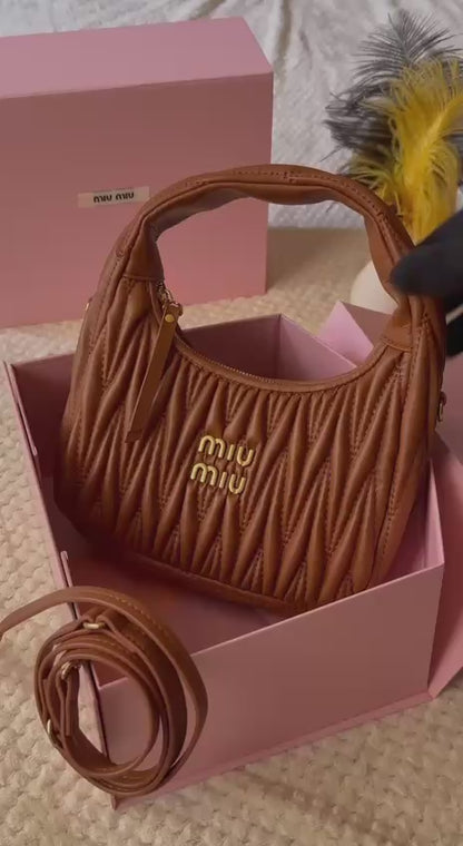 Available Again✨✨✨
MIU MIU

18cm
280 dhs🪙🌺

22cm
300 dhs🪙🌺

Top quality 
With box🎁

Zain167
♥️♥️♥️