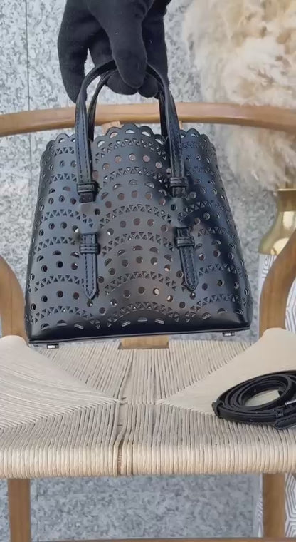 Available again✨✨✨

ALAIA
17cm
300 dhs🪙🌨️

20cm
310 dhs🪙🌨️

Top quality 
With box🎁

Zain167
♥️♥️♥️