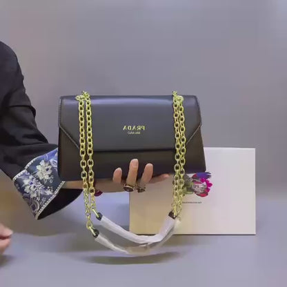 PRADA 

NEW CAME GOOD QUALITY 
WITH BOX 
🎁🎁🎁

90 dhs🇦🇪

Zain39
♥️♥️♥️