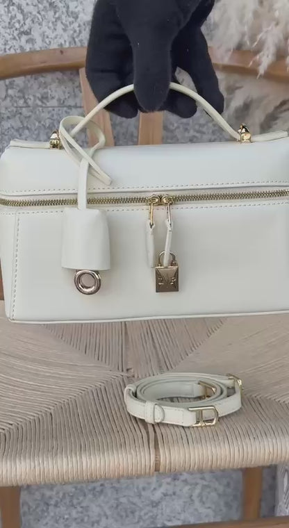 New collection✨✨✨

LORO PIANA
22cm
350 dhs🪙🌨️

Top quality 
With box🎁

Zain167
♥️♥️♥️
