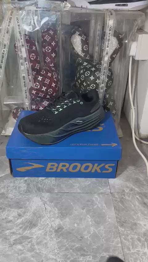 BROOKS Glycerin Max sneakers ‘Aurora Black’
36-45 AVAILABLE 🤩
230 dhs🪙💚

Zain242
♥️♥️♥️