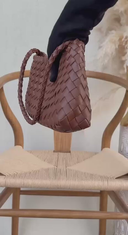 New collection✨✨✨
BOTTEGA VENETA
30cm
350 dhs🇦🇪
Top quality 
With box🎁

Zain167
♥️♥️♥️