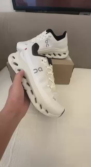 On Cloudtilt “pearl / lce” and “lvory/Almond” , 36 to 45 , 
220 dhs🪙🌨️

Zain196
♥️♥️♥️