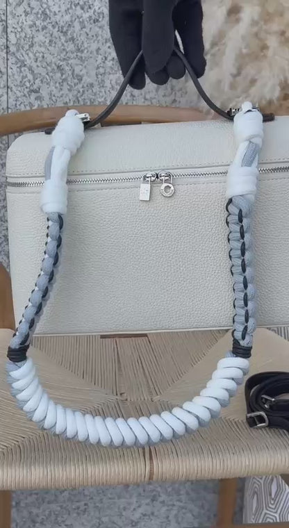 LORO PIANA

27cm
370 dhs🪙🌨️

Top quality 
With box🎁

Zain167
♥️♥️♥️