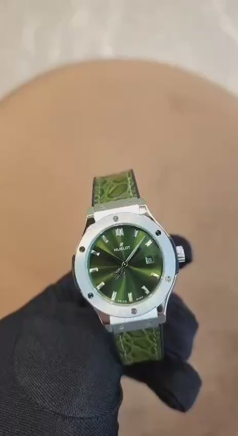 Hublot watch for ladies 
good quality 
290 dhs🪙💕

Zain59
♥️♥️♥️