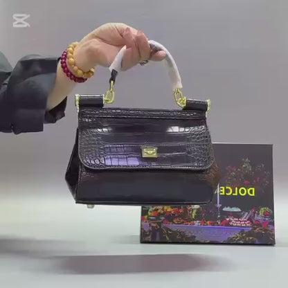 D&G
high quality 

with box 
🎁🎁🎁

100 dhs🪙💕

Zain39
♥️♥️♥️