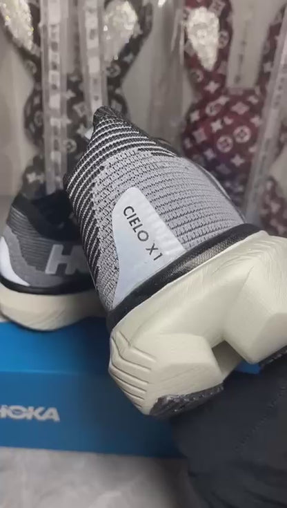 Hoka Cielo X1 ‘black’🖤
40-45 AVAILABLE🤩
210 dhs🪙💕

Zain242
♥️♥️♥️