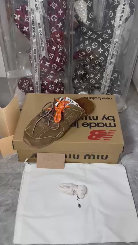 New Balance X Miu Miu 530 SL deco calf leather mules ‘Dark brown’
36-41 AVAILABLE 🤩
190 dhs🪙💕

Zain242
♥️♥️♥️