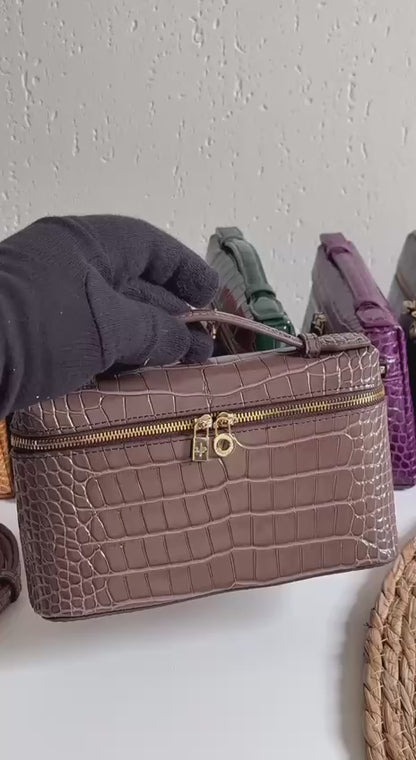 New Collection✨✨✨
LORO PIANA
20cm
350 dhs🪙🌺
Top quality 
With box🎁

Zain228
  ♥️♥️♥️