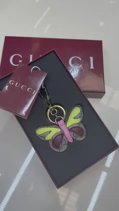 Available now GUCCI BAG CHARM OR KEY CHAIN💕with box 
🎁🎁🎁

80 dhs🪙🖤

Zain228
♥️♥️♥️