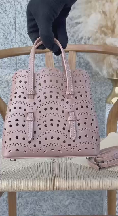 Available again✨✨✨

ALAIA
17cm
300 dhs🪙🌨️

20cm
310 dhs🪙🌨️

Top quality 
With box🎁

Zain167
♥️♥️♥️