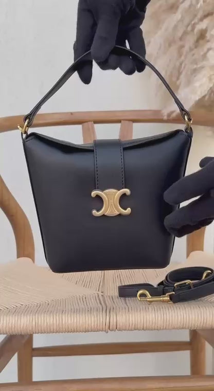 Available Again✨✨✨
CELINE
16cm
330 dhs🪙🌺
Top quality 
With box🎁

Zain228
♥️♥️♥️