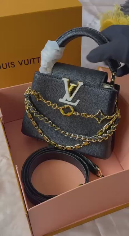 Available Again✨✨✨
LV
21cm
350 dhs🪙💕
Top quality 
With box💝

Zain167
♥️♥️♥️