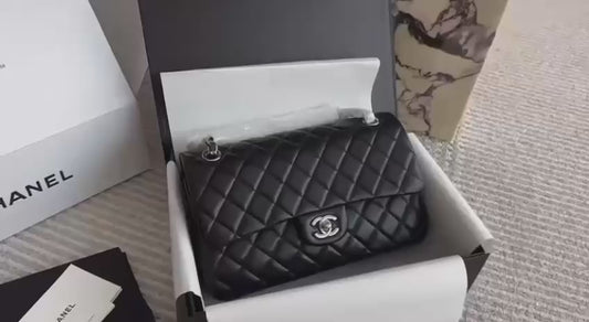 CHANEL

 COPY ONE 

NEW CAME WITH DOUBLE BOX 
🎁🎁🎁

250 dhs🪙💕
leather 

Zain39
♥️♥️♥️