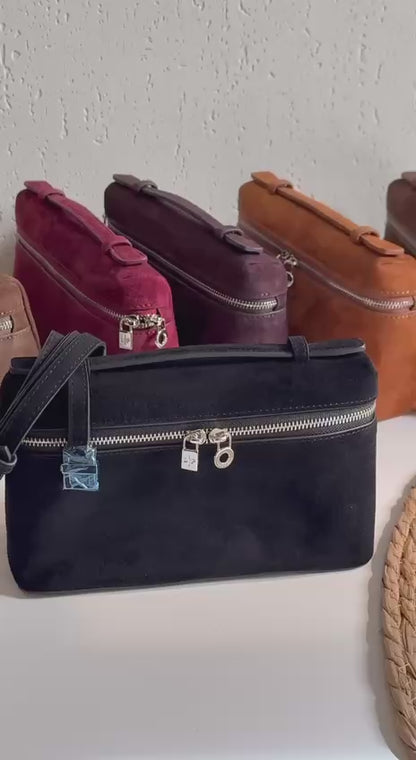 New Collection✨✨✨
LORO PIANA
20cm
350 dhs🪙🌺
Top quality 
With box🎁

Zain228
♥️♥️♥️