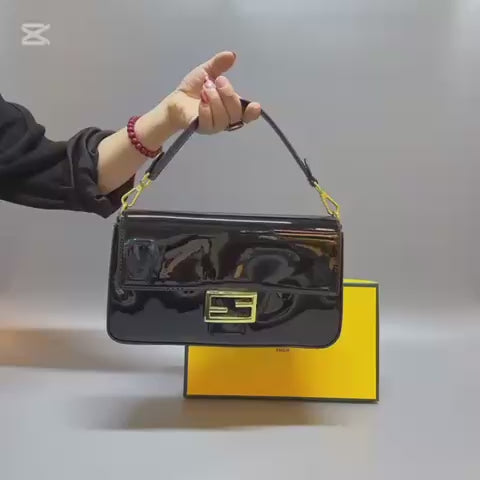 FENDI 
NEW CAME GOOD QUALITY 

WITH BOX  
🎁🎁🎁

100 dhs🪙💚

Zain39
♥️♥️♥️