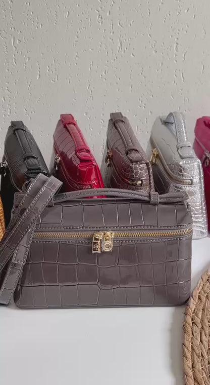 New Collection✨✨✨
LORO PIANA
20cm
350 dhs🪙🌺
Top quality 
With box🎁

Zain228
  ♥️♥️♥️