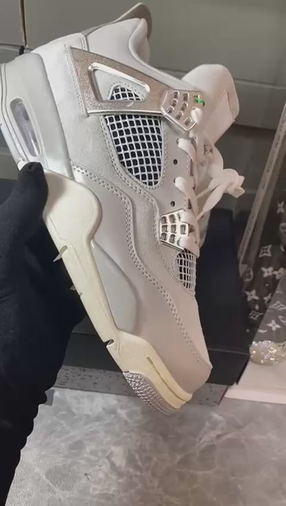 Jordan 4 Retro ‘Frozen Moments’🤍
36-45 AVAILABLE🤩
180 dhs🪙💚

Zain242
♥️♥️♥️