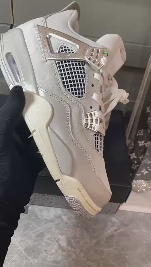 Jordan 4 Retro ‘Frozen Moments’🤍
36-45 AVAILABLE🤩
180 dhs🪙💚

Zain242
♥️♥️♥️