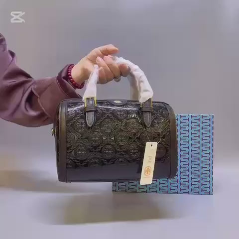 TORY BURCH 
RESTOCK GOOD QUALITY 

WITH BOX 
🎁🎁🎁

BIG SIZE 
95 dhs🪙💕

SMALL SIZE  
90 dhs🪙💕

Zain39
♥️♥️♥️