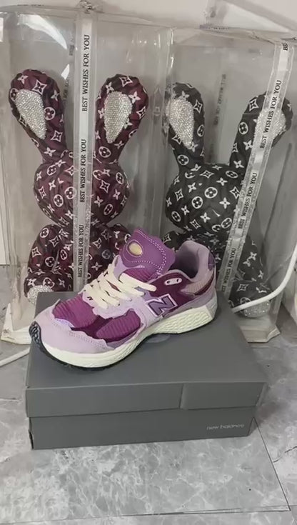 New Balance
2002R "Protection Pack - Violet"🌸
36-41 AVAILABLE 
200 dhs🪙💚

Zain242