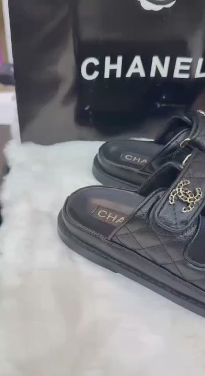 CHANEL
New Coming🔥
Size:36 to 41
110 dhs🪙🖤

Zain241
♥️♥️♥️