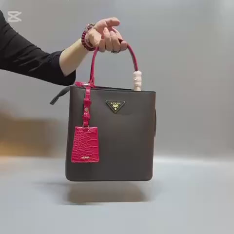 PRADA 
NEW CAME GOOD QUALITY 
105 dhs🇦🇪

Zain39
♥️♥️♥️