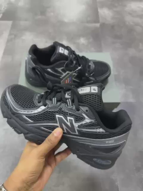 New Balance 740 Black Silver Metallic ，
Size 36-45，
180 dhs🪙💚

Zain18
♥️♥️♥️