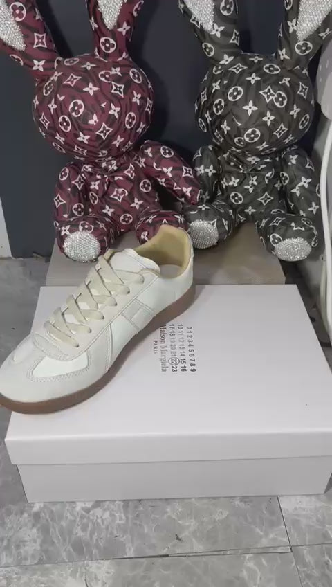 Maison Margiela Replica 'White Grey' ⬜️
Size 36-45 AVAILABLE 
200 dhs🪙💕

Zain242
♥️♥️♥️