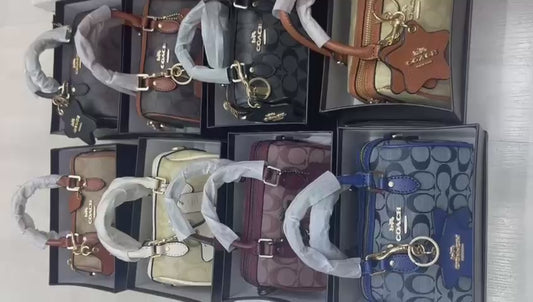 Coach

with box 
🎁🎁🎁

85 dhs🇦🇪

Zain137
♥️♥️♥️